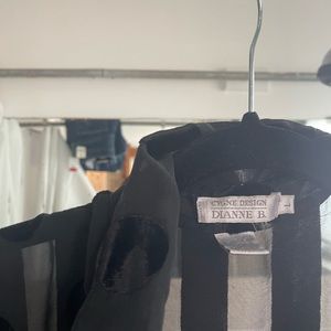 Vintage sheer pattern blocked blouse. Fits a medium/ large